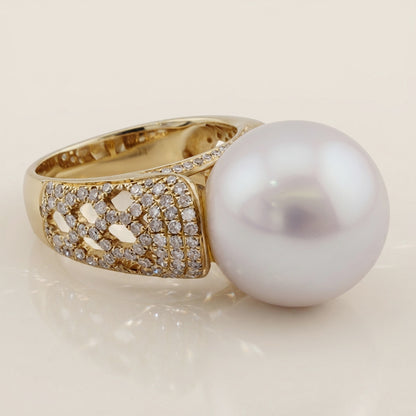 Anillo con Perla y Diamantes en Oro Amarillo de 14K