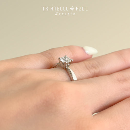 Anillo de Compromiso con Diamante de 0.73 CTS en Oro Blanco de 18K