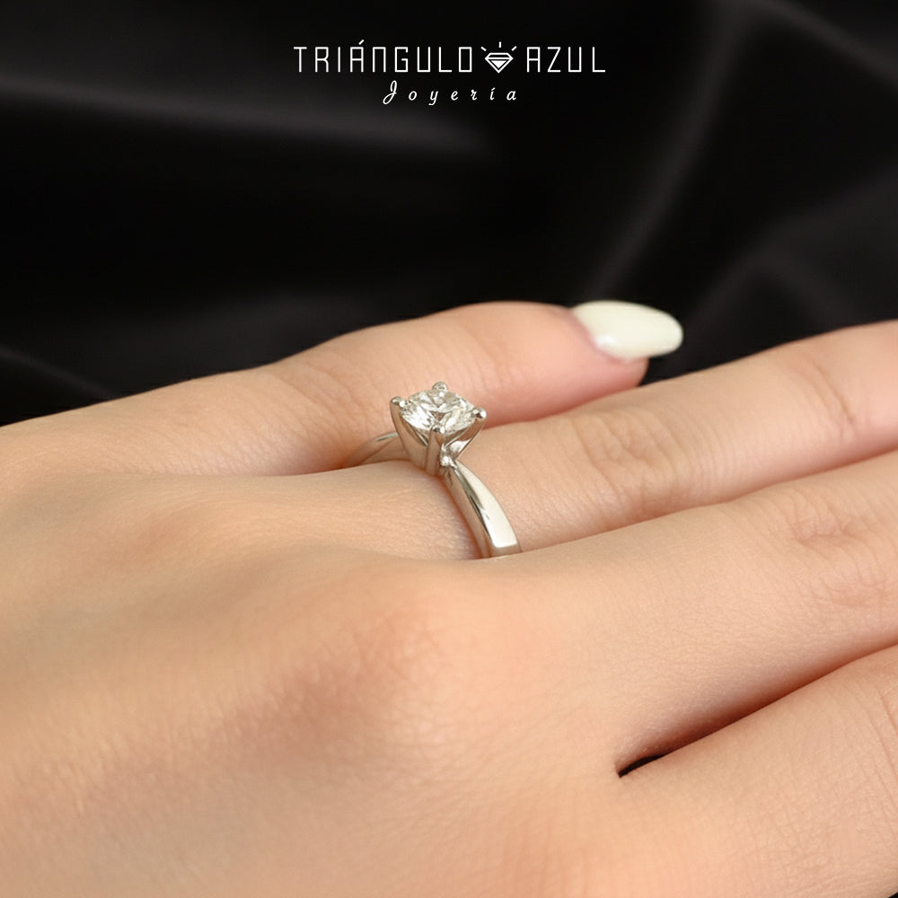Anillo de Compromiso con Diamante de 0.73 CTS F VVS2 GIA en Oro Blanco de 18K