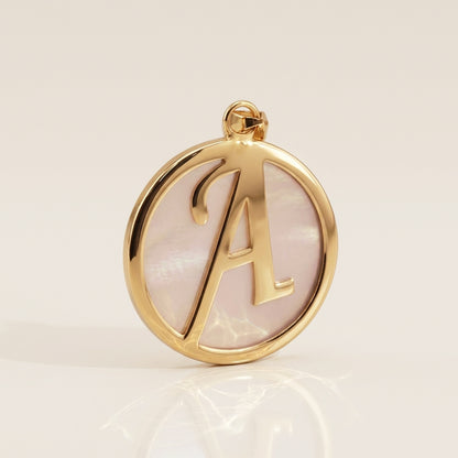 Dije de Madre Perla Letra A en Oro Amarillo de 14K