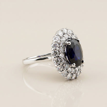 Anillo con Zafiro y Diamantes en Oro Blanco de 14K