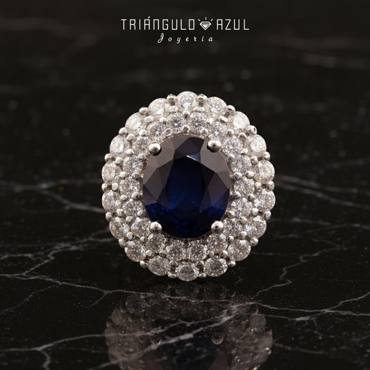 Anillo con Zafiro de 6 CTS y Diamantes de 2.41 CTS Total en Oro Blanco de 14K