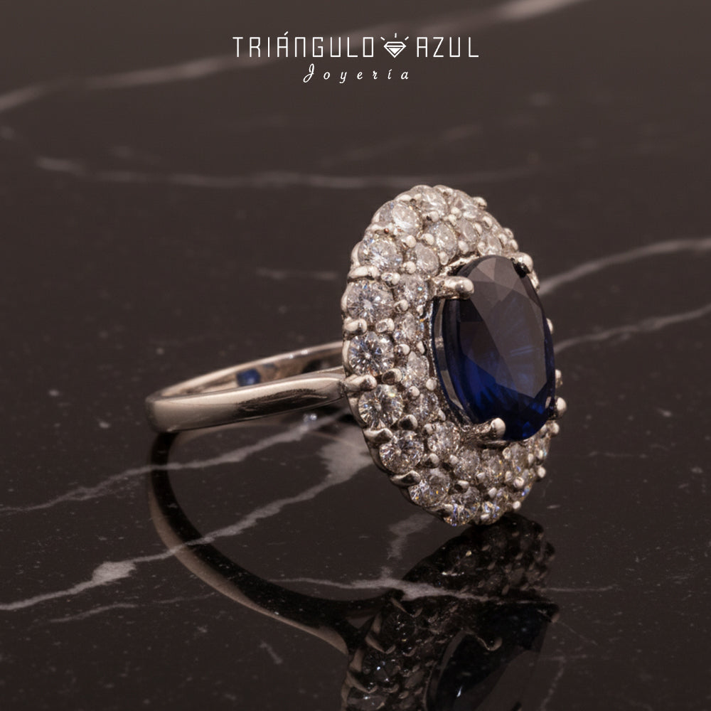 Anillo con Zafiro de 6 CTS y Diamantes de 2.41 CTS Total en Oro Blanco de 14K