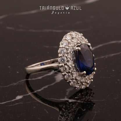 Anillo con Zafiro de 6 CTS y Diamantes de 2.41 CTS Total en Oro Blanco de 14K