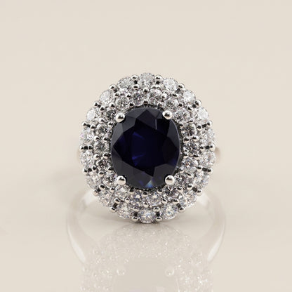 Anillo con Zafiro y Diamantes en Oro Blanco de 14K