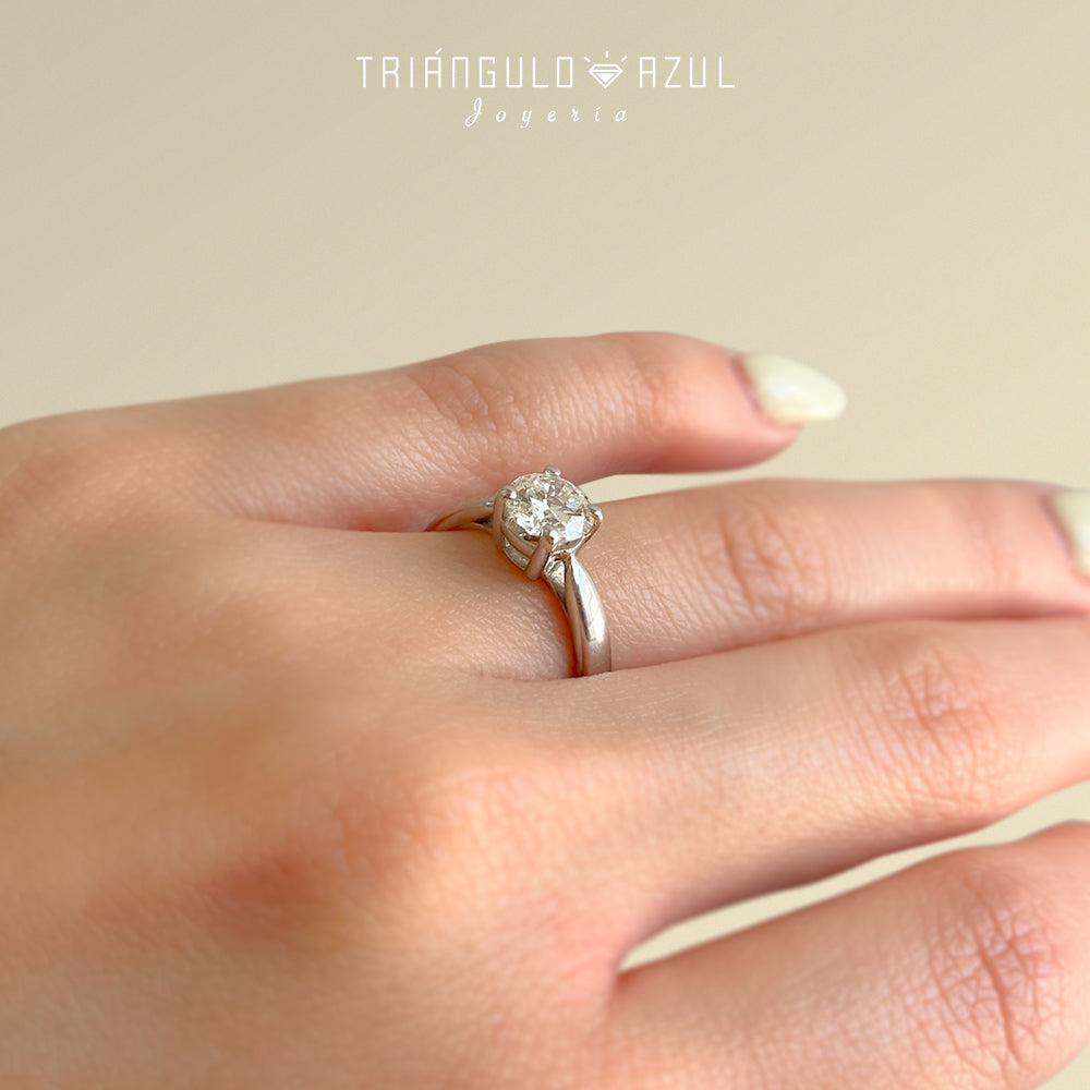 Anillo de Compromiso con Diamante de 1.00 CTS en Oro Blanco de 18K