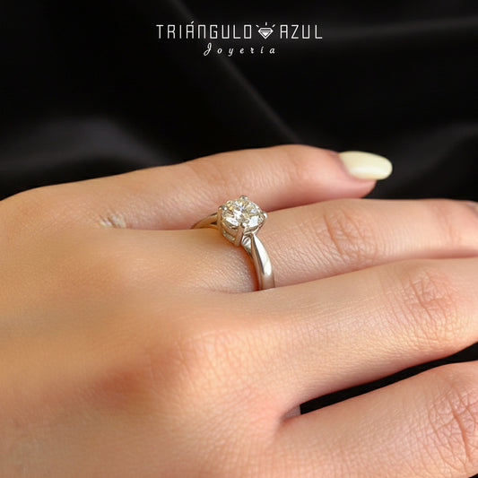 Anillo de Compromiso con Diamante de 1.00 CTS en Oro Blanco de 18K
