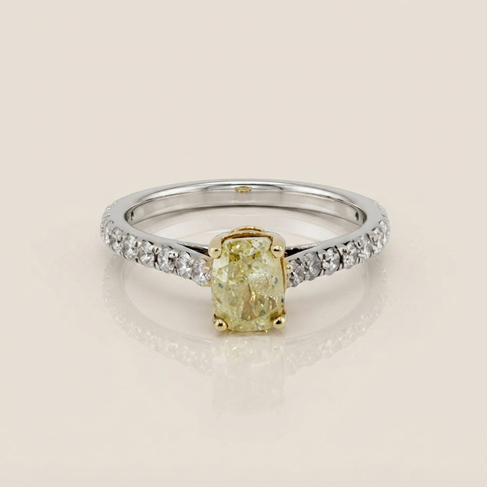 Anillo de Compromiso con Diamante Canario con Laterales en Oro Blanco y Amarillo de 18K