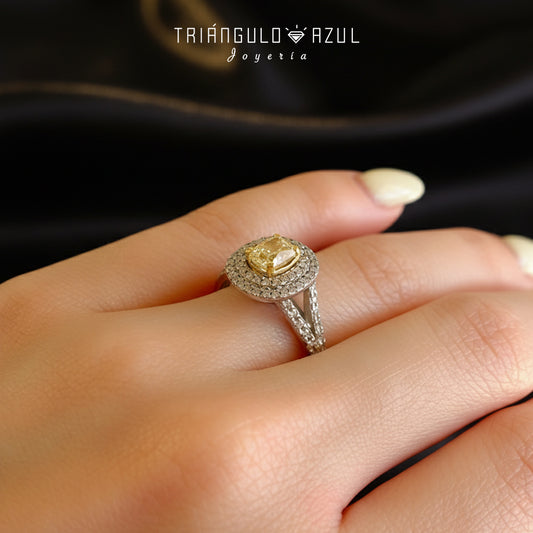 Anillo de Compromiso con Diamante Central de 1.00 CTS + Laterales de 0.84 CTS Total en Oro Blanco de 18K