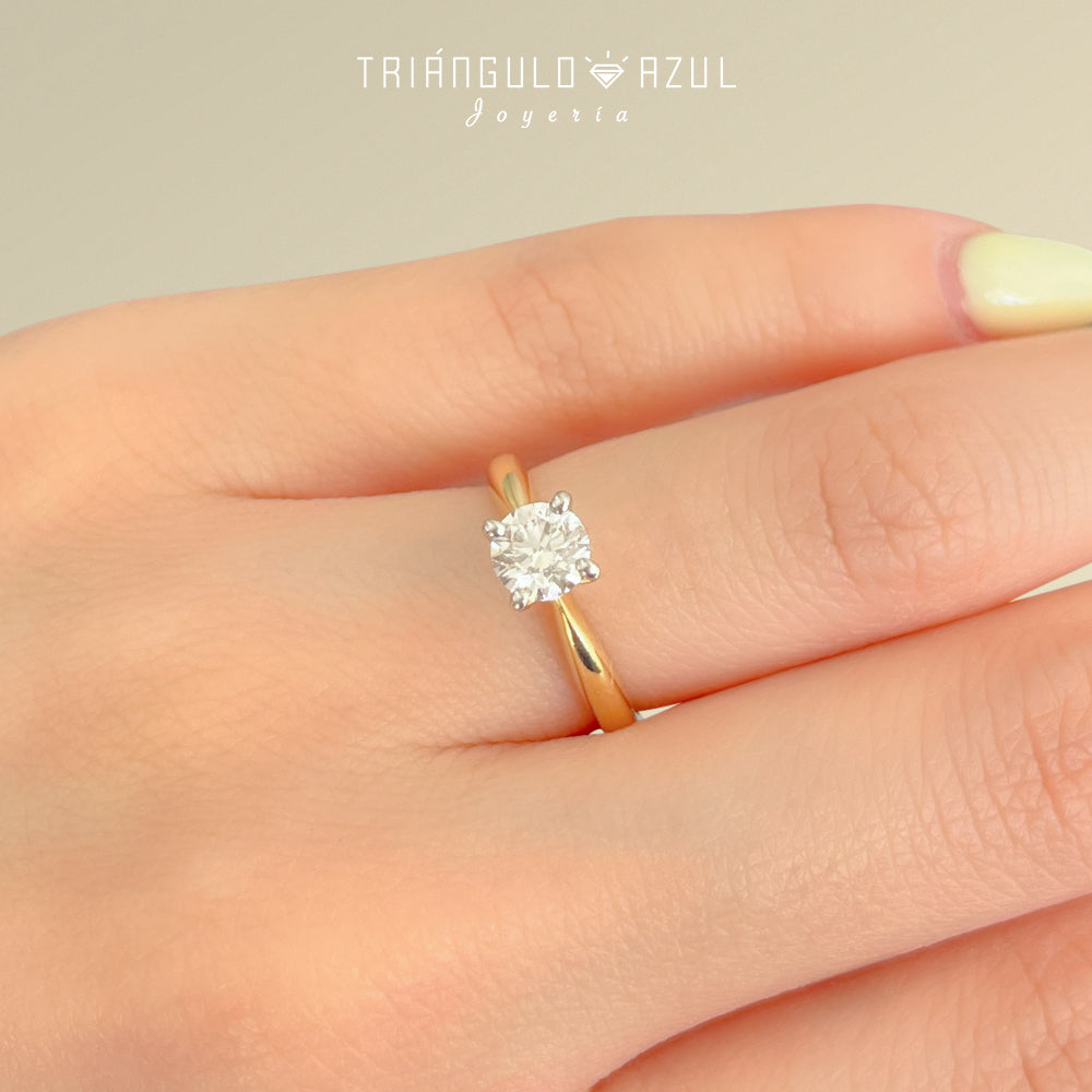 Anillo de Compromiso con Diamante de 0.61 CTS en Oro Amarillo y Blanco de 14K