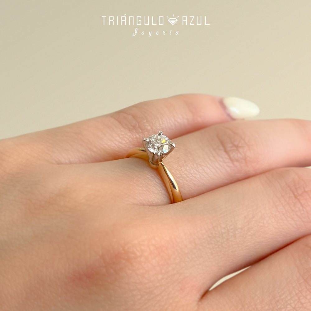 Anillo de Compromiso con Diamante de 0.61 CTS en Oro Amarillo y Blanco de 14K
