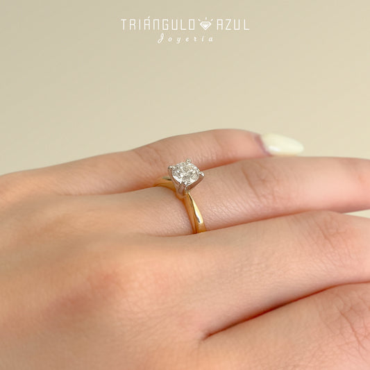 Anillo de Compromiso con Diamante de 0.59 CTS en Oro Amarillo y Blanco de 14K