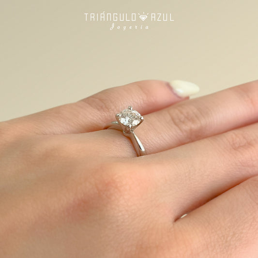 Anillo de Compromiso con Diamante 0.70 CTS en Oro Blanco de 14K
