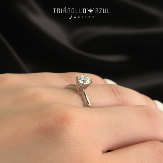 Anillo de Compromiso con Diamante de 0.70 CTS en Oro Blanco de 14K