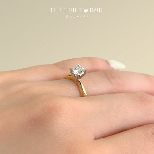 Anillo de Compromiso con Diamante de 0.60 CTS en Oro Amarillo y Blanco de 14K