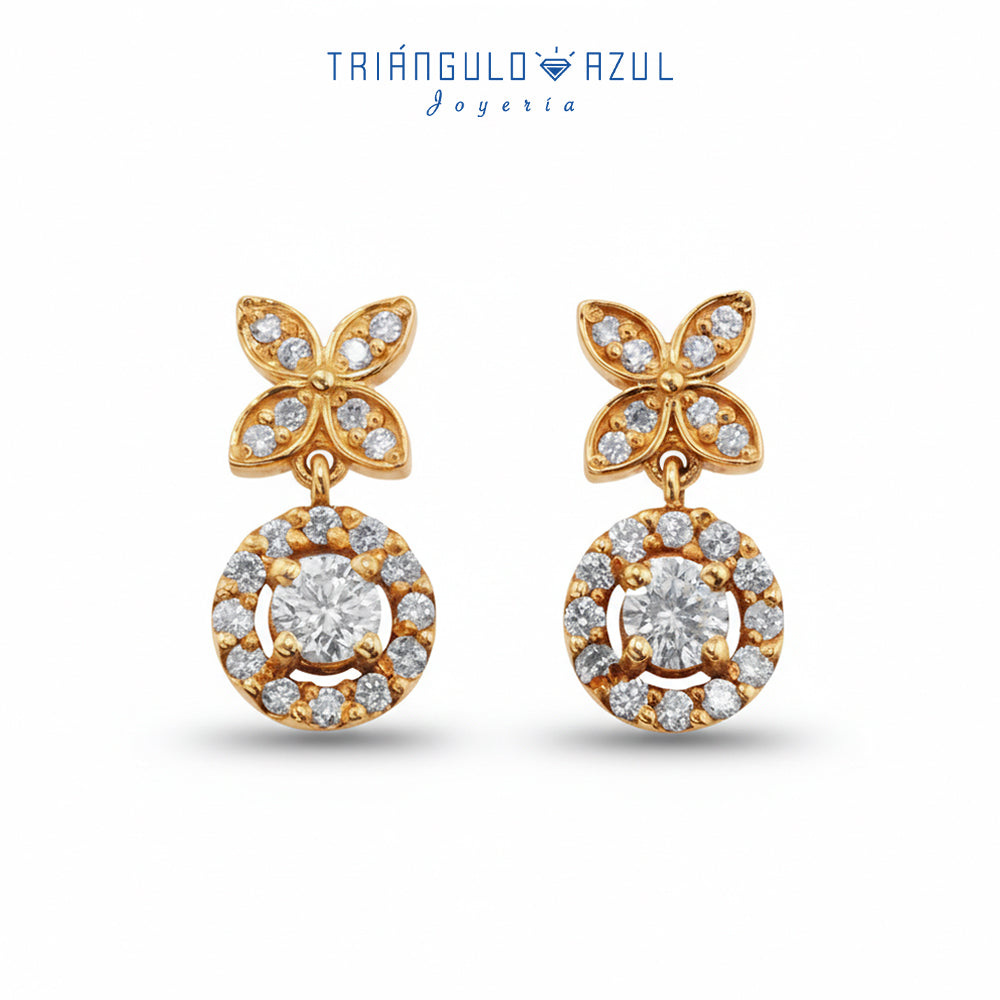 Aretes Flor de Diamantes con 0.95 CTS Total en Oro Amarillo de 14K