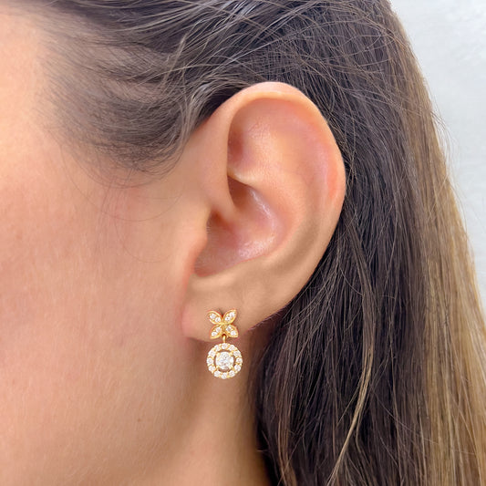 Aretes Flor con Diamante colgante