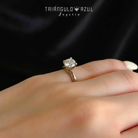 Anillo de Compromiso con Diamante de 0.90 CTS en Oro Blanco de 14K