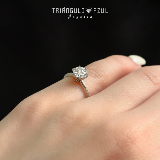 Anillo de Compromiso con Diamante de 0.80 CTS en Oro Blanco de 14K