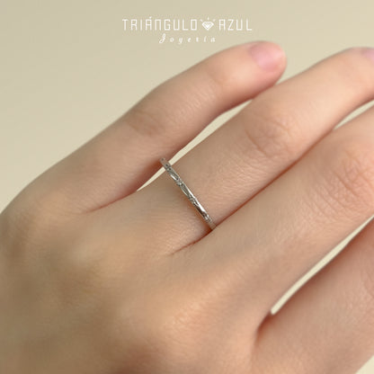 Churumbela de Diamantes con 0.04 CTS Total en Oro Blanco de 14K