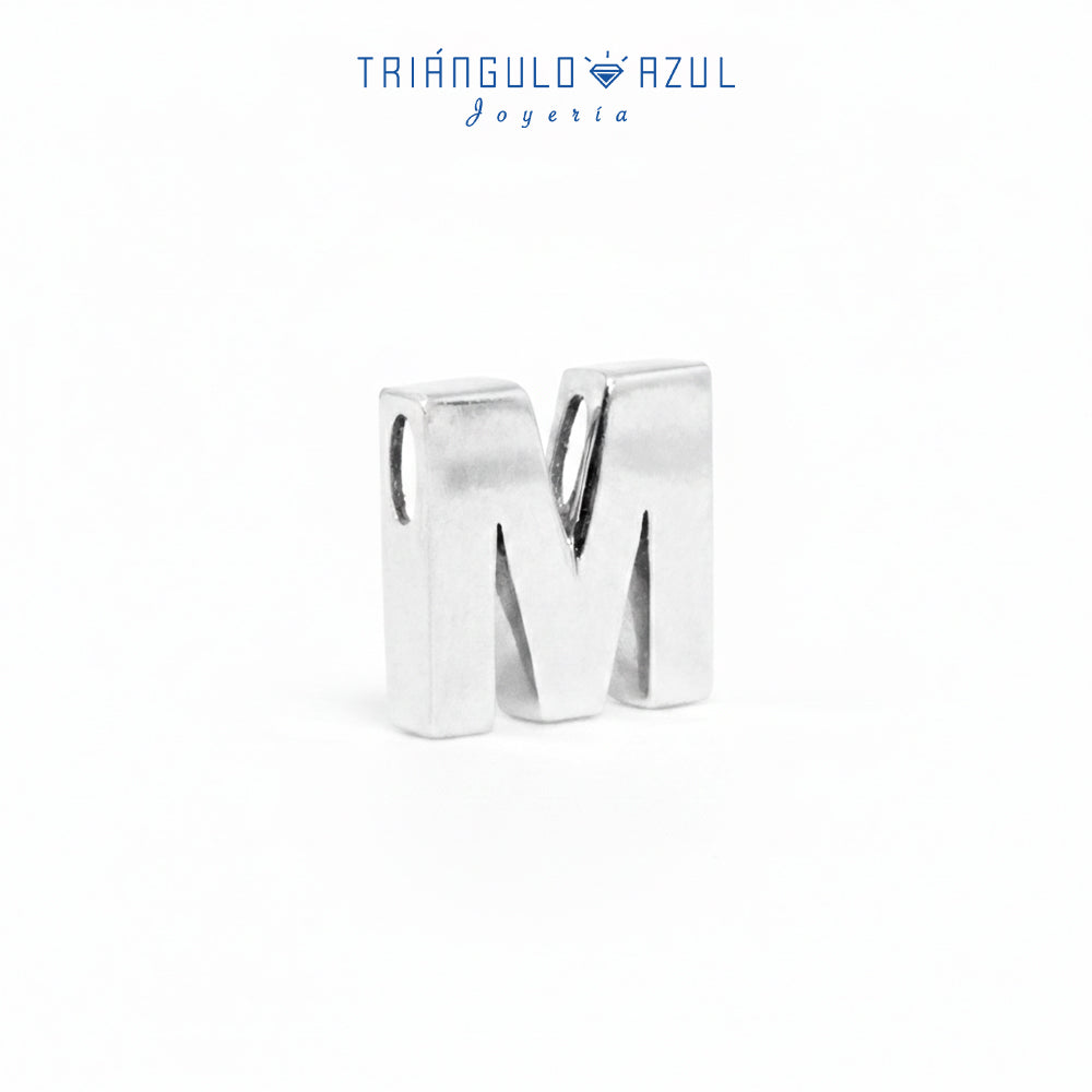 Dije Letra M en Oro Blanco de 14K
