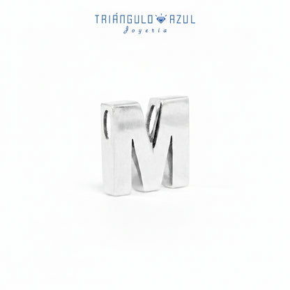 Dije Letra M en Oro Blanco de 14K