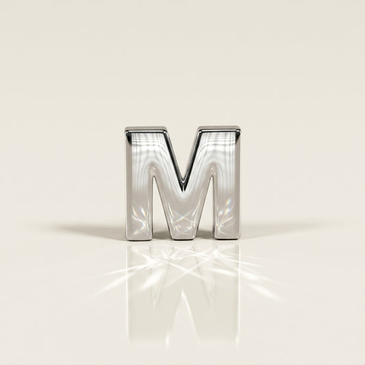 Dije Letra M en Oro Blanco de 14K