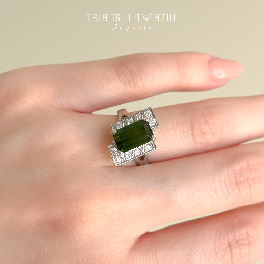 Anillo Vintage de Turmalina Verde con 1.51 CTS Total + Diamantes con 0.30 CTS Total en Plata Paladio
