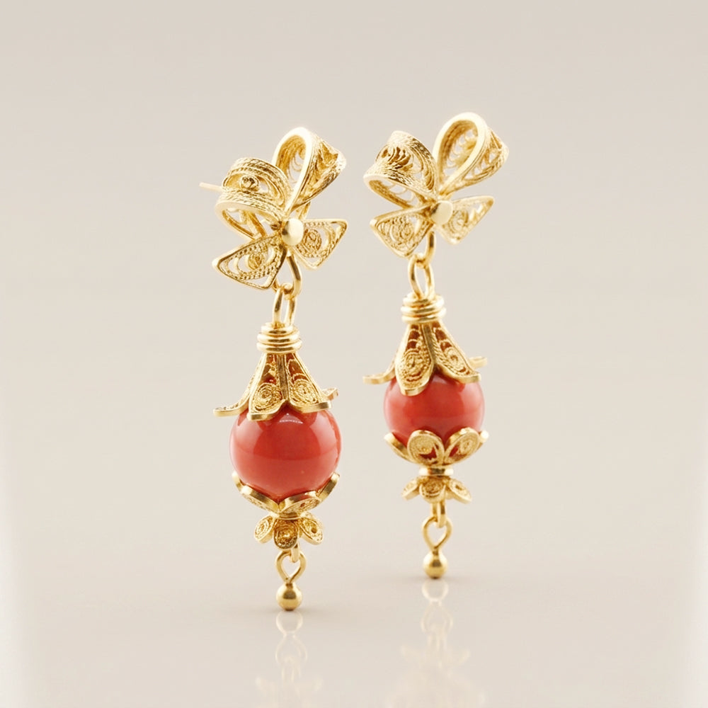 Aretes Filigrana Colgante con Coral en Oro Amarillo de 9K
