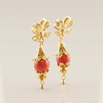 Aretes Filigrana Colgante con Coral en Oro Amarillo de 9K