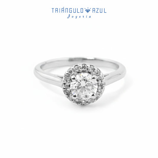 Anillo de Compromiso con Diamante Central con 0.60 CTS F SI2 GIA + Diamantes Laterales con 0.16 CTS Total en Oro Blanco de 14K