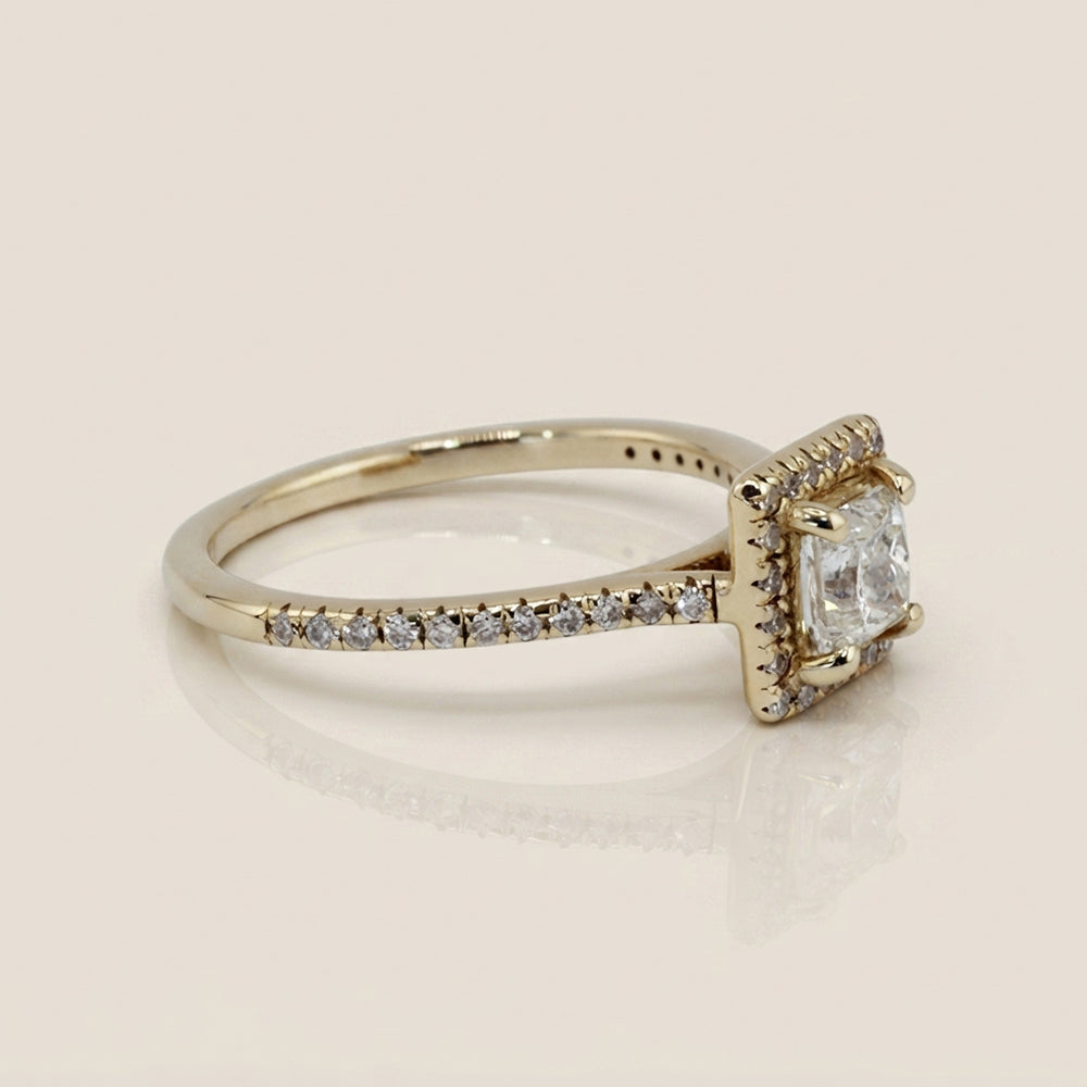 Anillo de Compromiso con Laterales en Oro Amarillo de 14K