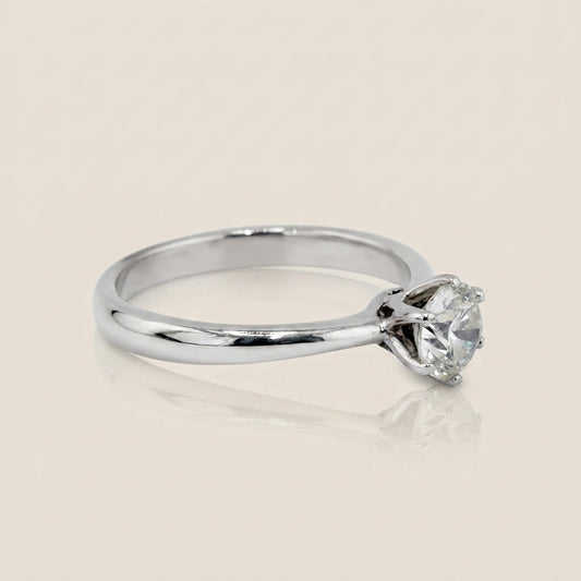 Anillo de Compromiso Solitario en Oro Blanco de 14K