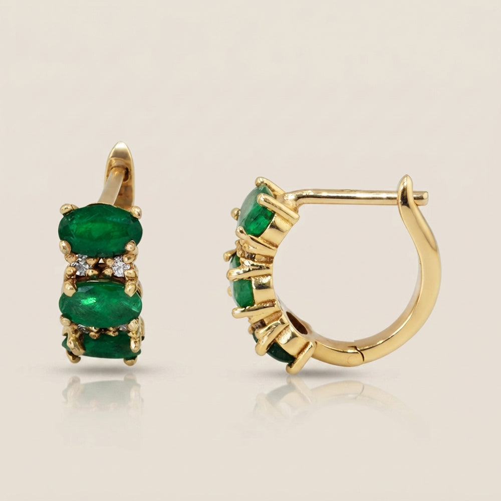 Aretes Camila con Esmeraldas y Diamantes en Oro Amarillo de 14K