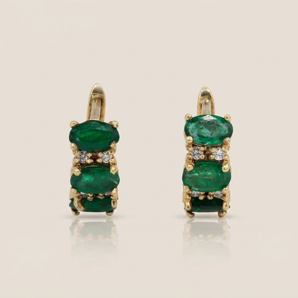 Aretes Camila con Esmeraldas y Diamantes en Oro Amarillo de 14K