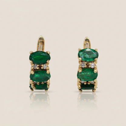 Aretes Camila con Esmeraldas y Diamantes en Oro Amarillo de 14K