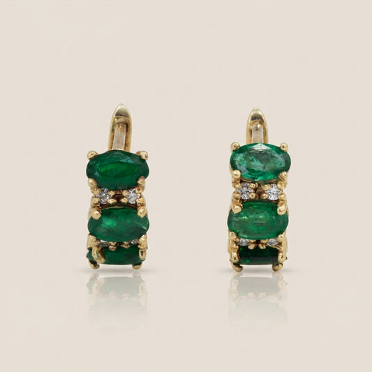 Aretes Camila con Esmeraldas y Diamantes en Oro Amarillo de 14K