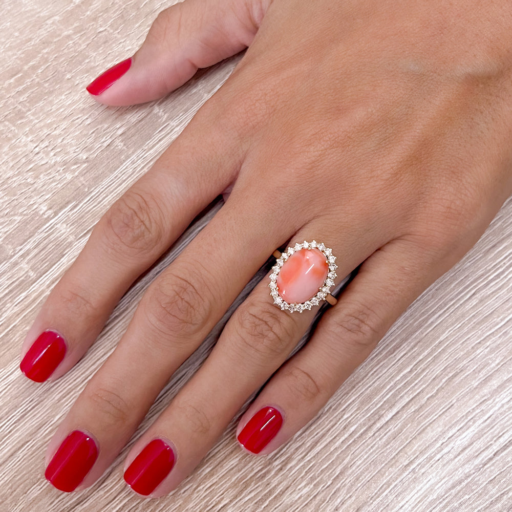 Anillo con Coral y Diamantes