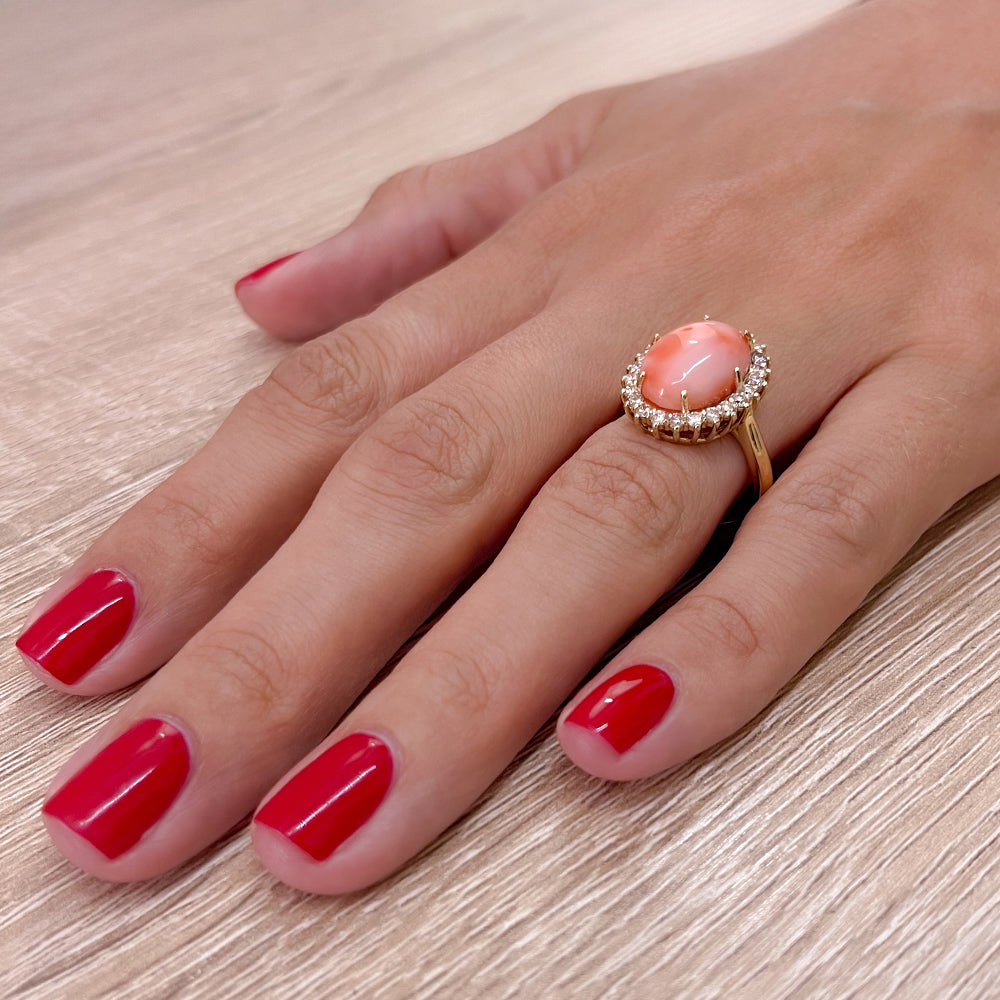 Anillo con Coral y Diamantes