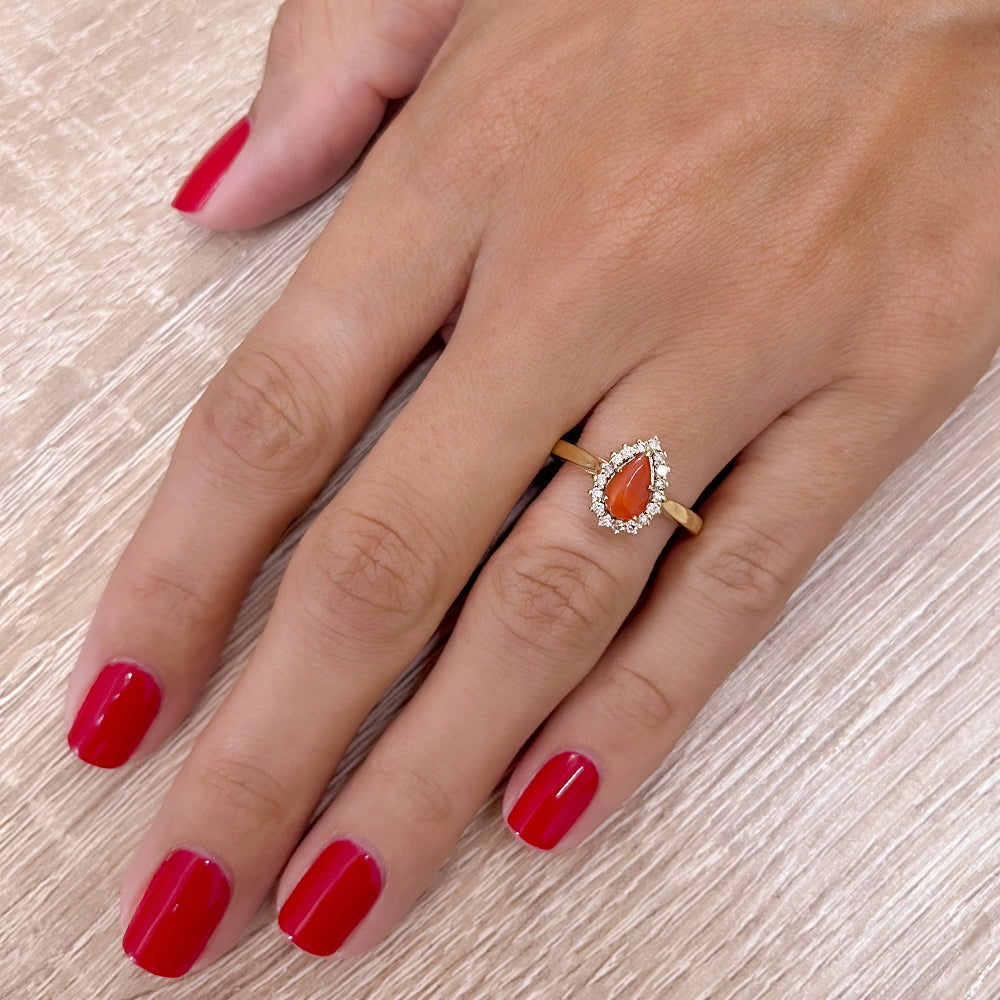 Anillo con Coral y Diamantes