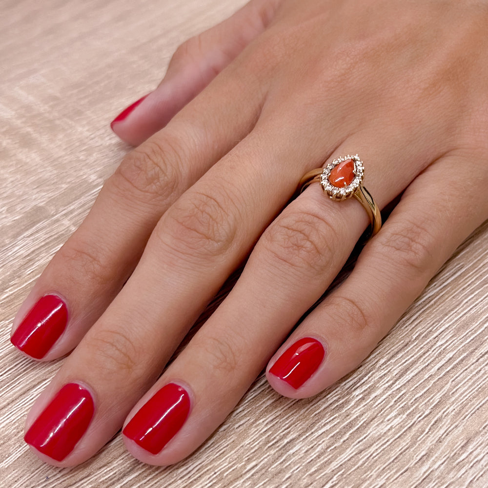 Anillo con Coral y Diamantes