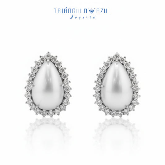 Aretes de Medias Perlas con 5.25 CTS Total y Diamantes con 1.08 CTS Total en Oro Blanco de 14K
