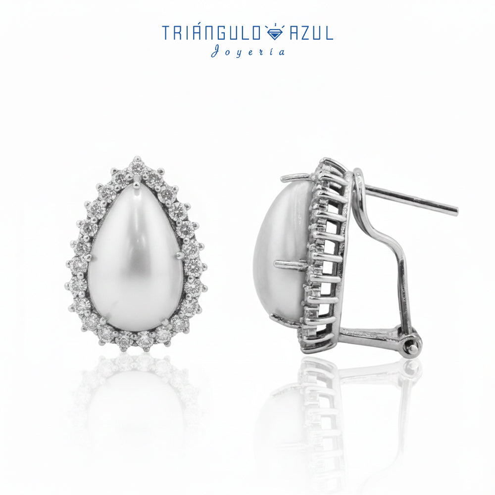 Aretes de Medias Perlas con 5.25 CTS Total y Diamantes con 1.08 CTS Total en Oro Blanco de 14K