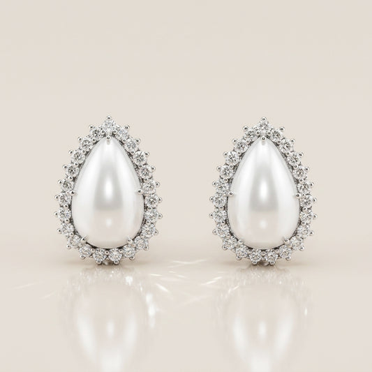 Aretes de Medias Perlas y Diamantes en Oro Blanco de 14K