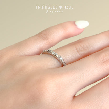 Churumbela Baguette 0.39 CTS Total + Diamantes 0.10 CTS Total en Oro Blanco de 14K