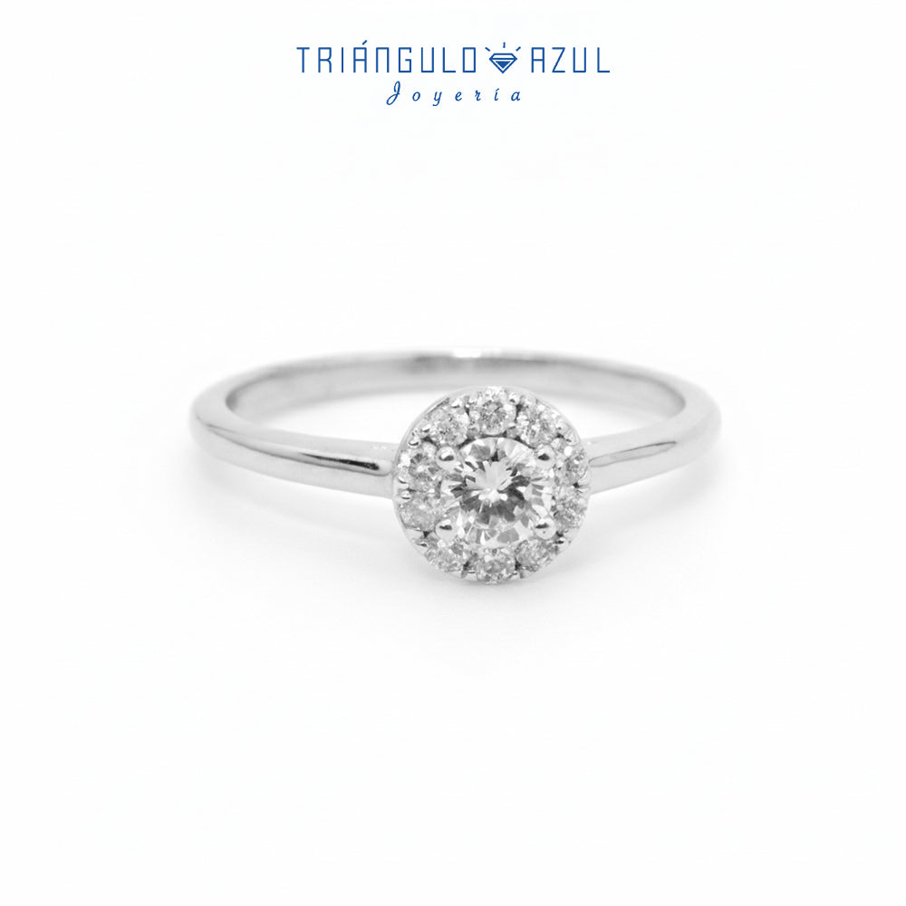 Anillo Compromiso Tipo Roseta con Diamante Central de 0.22 CTS y Laterales de 0.16 CTS Total en Oro Blanco de 14K