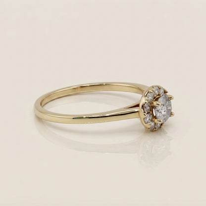 Anillo de Compromiso con Halo en Oro Amarillo de 14K