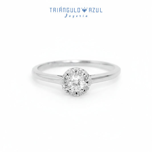 Anillo Compromiso Tipo Roseta con Diamante Central de 0.13 CTS y Laterales con 0.13 CTS Total en Oro Blanco de 14K