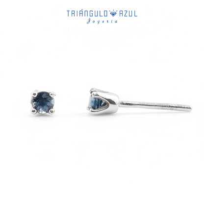 Broqueles Bebe con Zafiros con 0.16 CTS Total en Oro Blanco de 14K