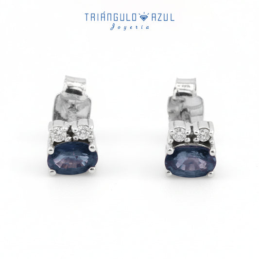Aretes Camila de Zafiro con 0.65 CTS Total y Diamantes con 0.04 CTS Total en Oro Blanco de 14K